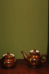 Керамика с золотистой эмалью чайник-750руб, сахарница-650руб